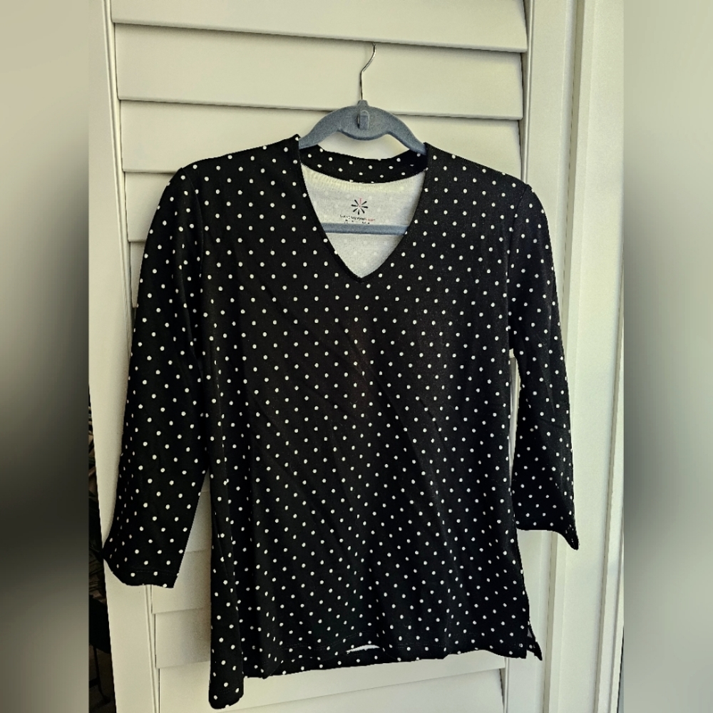 Isaac Mizrahi V-Neck Tee- Medium